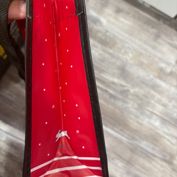 Vera Bradley - Winter Polar Bear Pattern Light Weight Reusable Tote - Picture 9 of 10